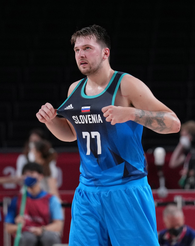 浙江队快节奏打法压制对手（浙江队快攻节奏令对手难以招架）