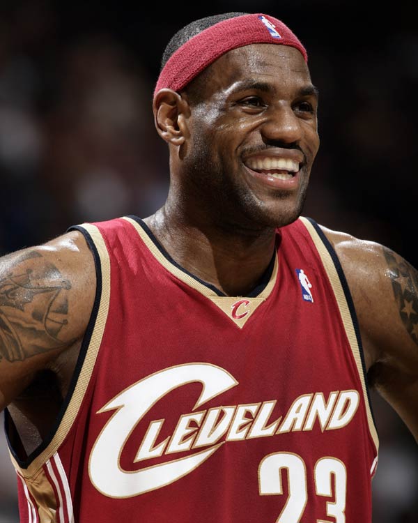 阿尔梅达谈德比失利：我很难过，球队总在关键比赛中失误（阿尔梅达评德比败局：心情沉重，关键战球队屡犯错）