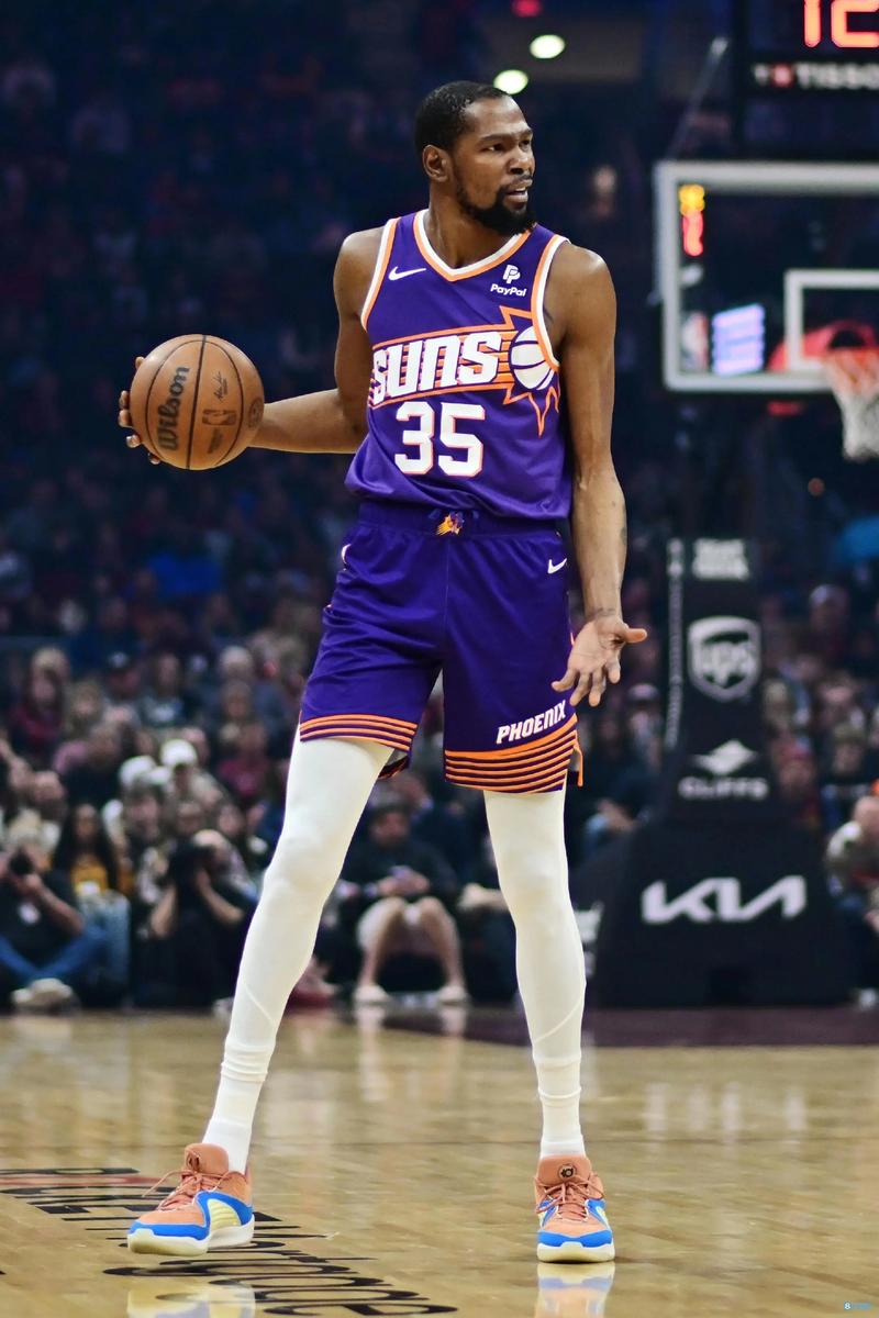 热闻｜达洛特破门，曼联1-1平西汉姆联反超利物浦升英超第八（达洛特建功，曼联1-1战平西汉姆，超越利物浦升至英超第八）